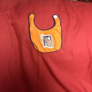 DETROIT TIGERS bib